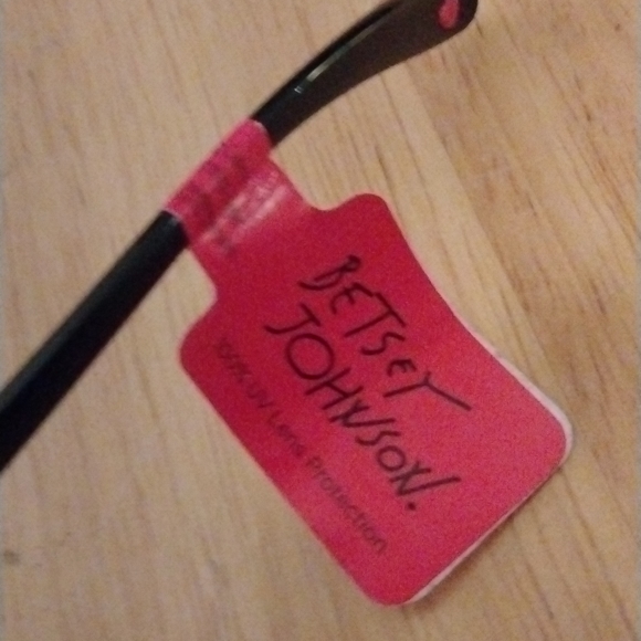 NWOT Betsey Johnson Two-toned Cat Eye Sunglasses - Picture 2 of 5